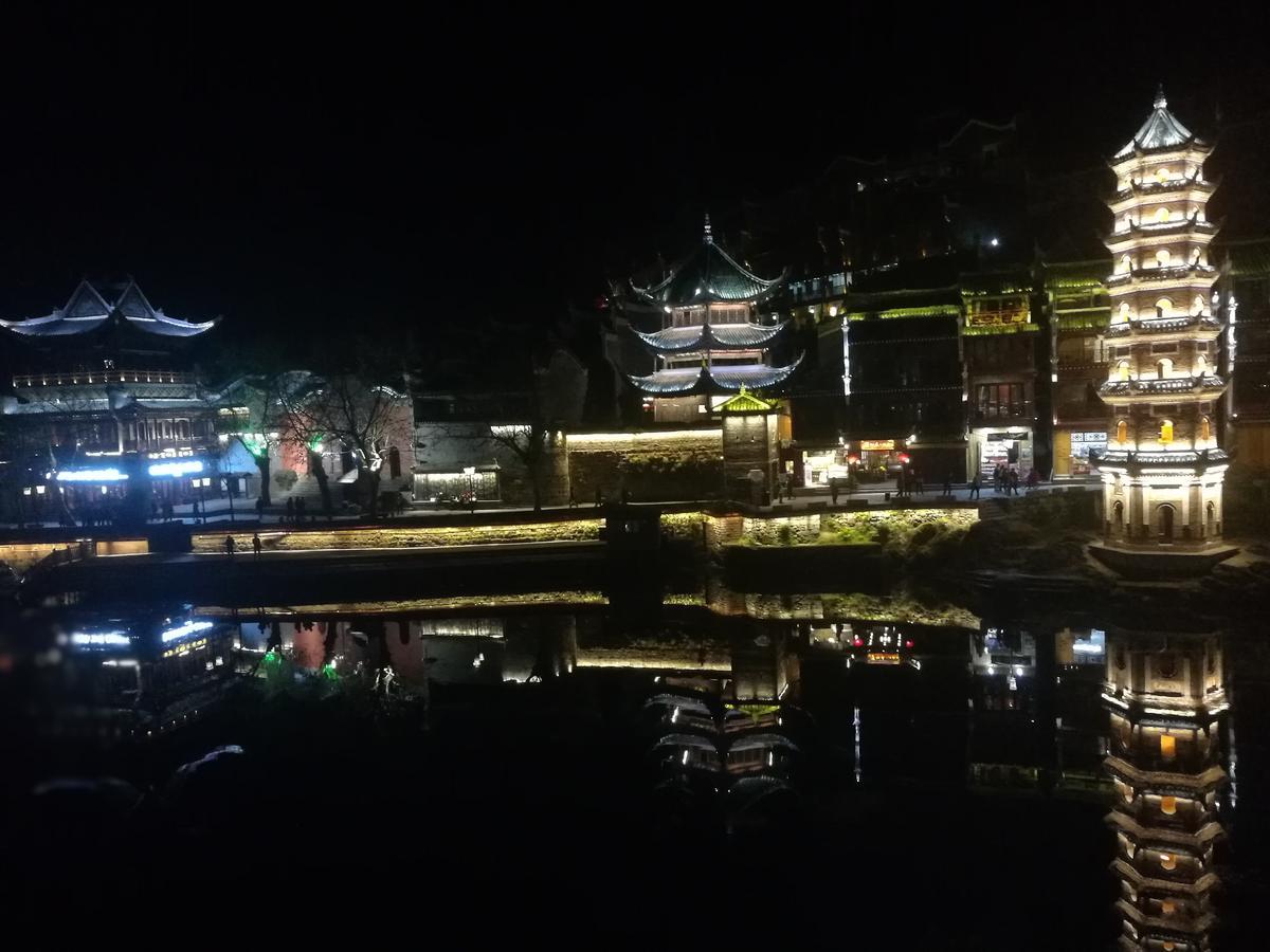 沱江缘民宿 Fenghuang Luaran gambar