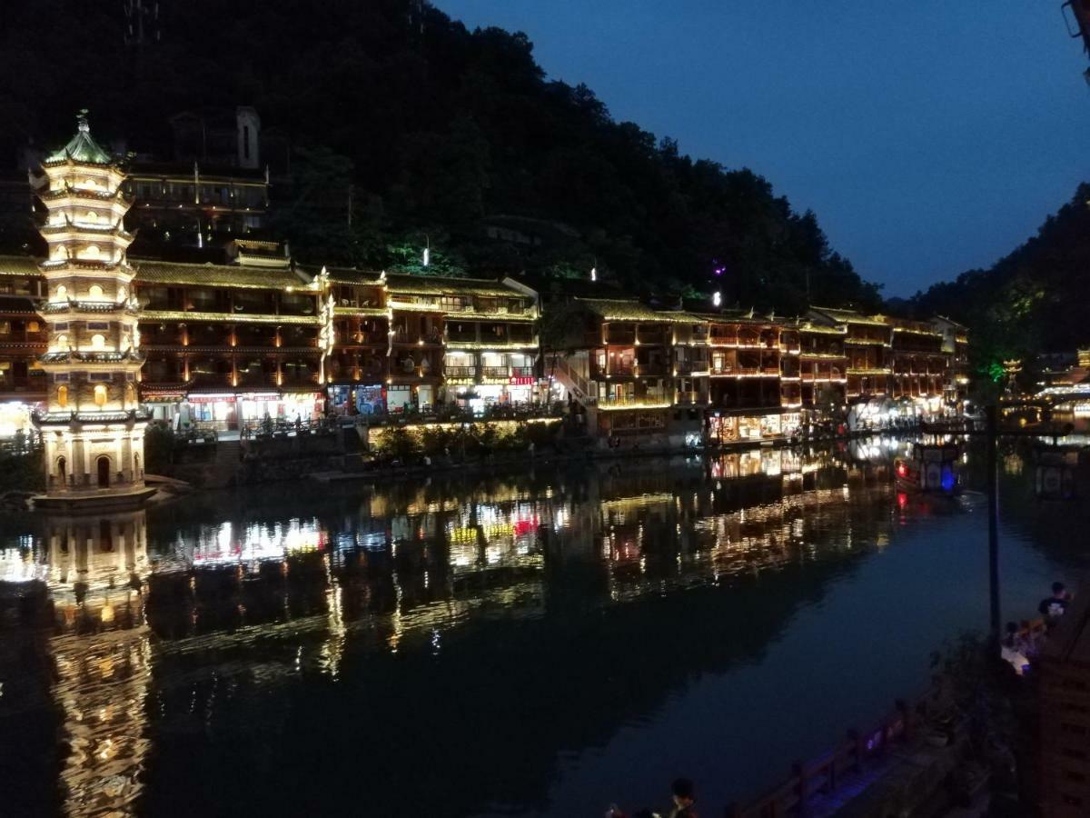 沱江缘民宿 Fenghuang Luaran gambar