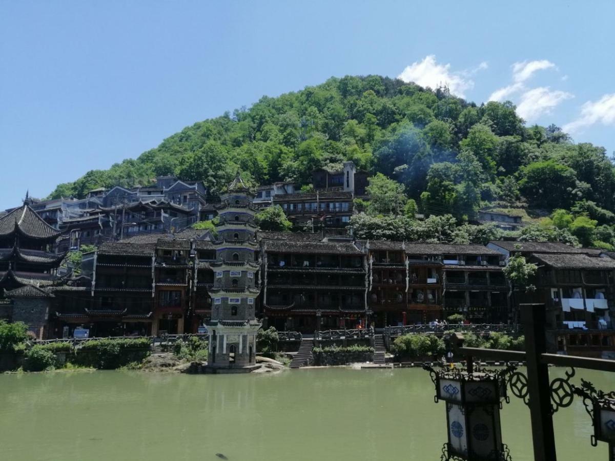 沱江缘民宿 Fenghuang Luaran gambar
